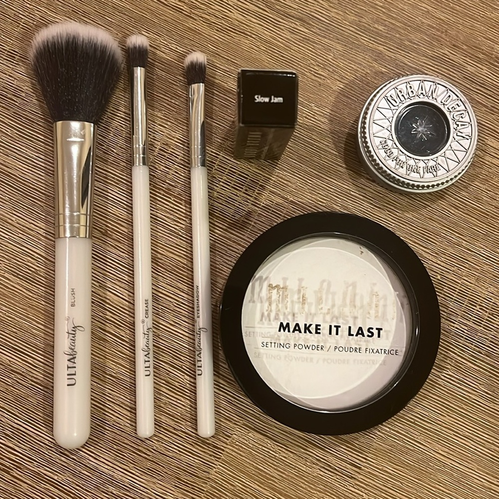 Makeup Bundle - Picture 2 of 12